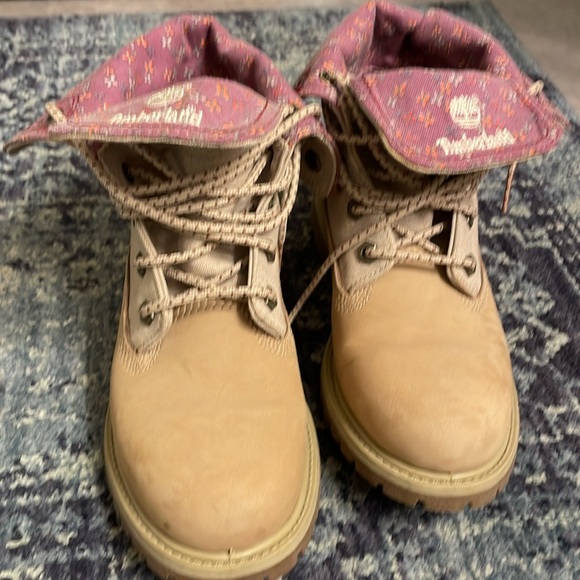 Versatile Timberland boots. Wear up or wear down. You choose. - Picture 5 of 6